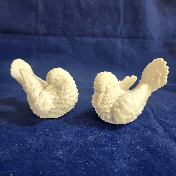 White Stone Carved Doves Birds Figurines - Picture 1 of 12